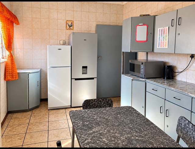 3 BEDROOM FREESTANDING FOR SALE IN VANDERBIJLPARK CE 2